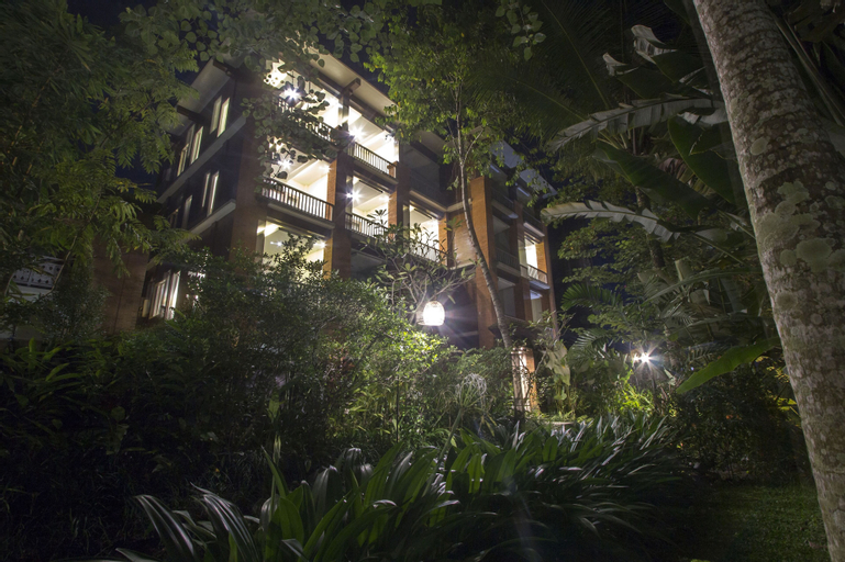 Exterior & Views 4