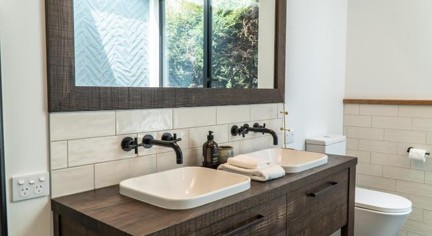Bathroom 2, Farrant Drive - Sleeps 8 - Lake & Mountain Views - Modern & Stylish, Queenstown-Lakes