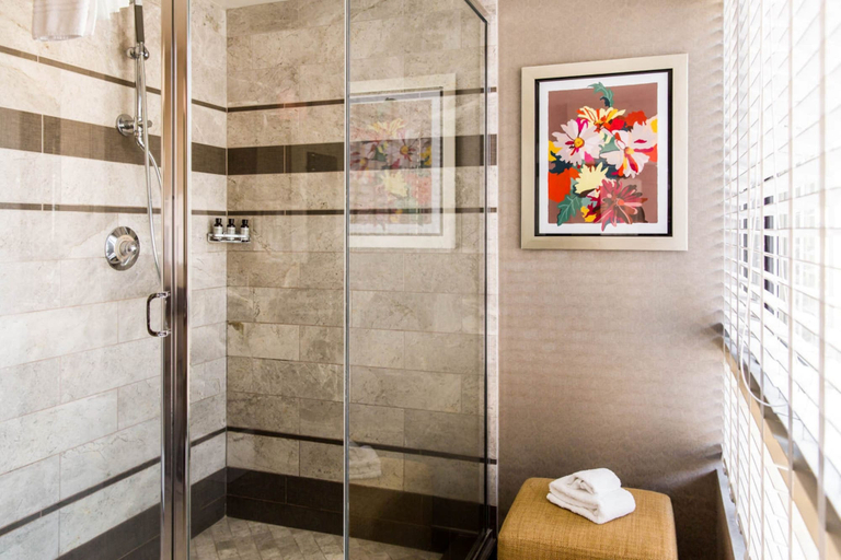 Bathroom 4, Dossier, Multnomah