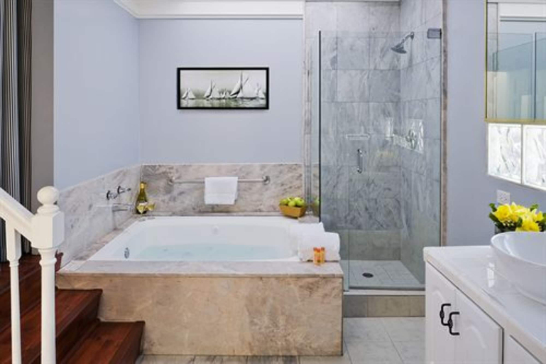 Bathroom 5, Newport Beach Hotel, Orange