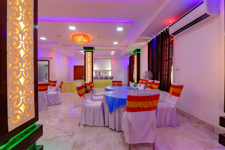 Food & Drinks 5, Fabexpress Moti Mahal, Varanasi
