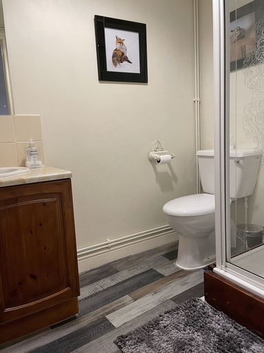 Bathroom 5, Crown Lodge Bed & Breakfast, Lincolnshire