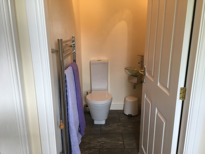 Bathroom, Converted Stables - Pet Friendly - Enclosed Garden, Wakefield