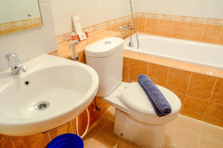Bathroom 3, Apt 2BR Grand Palace Kemayoran By Travelio, Jakarta Pusat