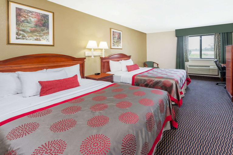 Bedroom 4, Ramada by Wyndham Columbia, Boone