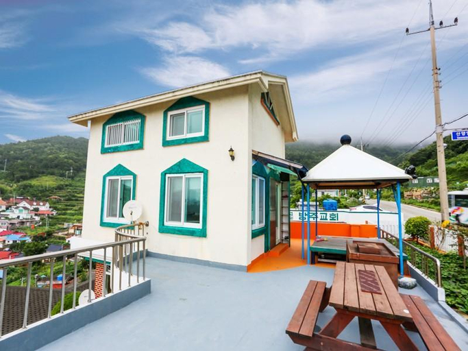 Exterior & Views 1, Tongyeong Tiberias Pension, Tongyeong