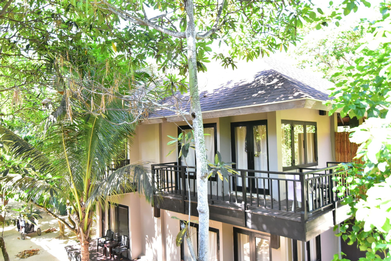 Exterior & Views 1