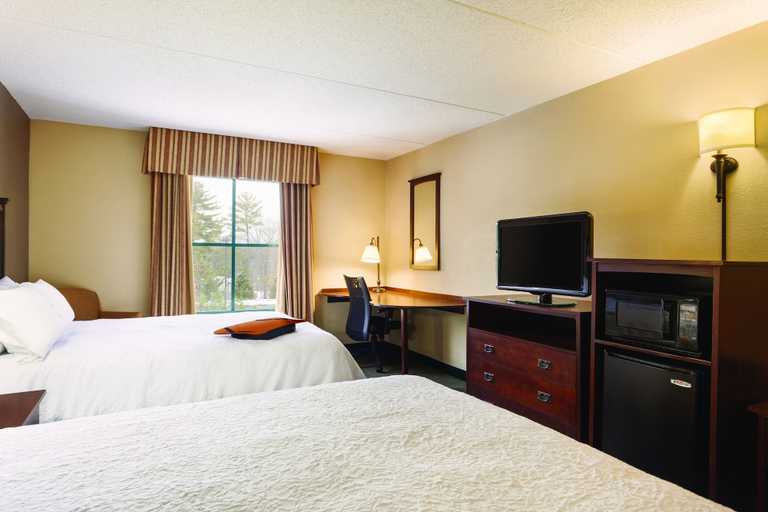 Bedroom 3, Hampton Inn & Suites Lake George, Warren