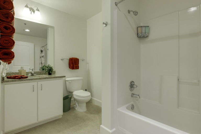 Others 1, Spacious, Downtown Location – great for work and relaxing!, Multnomah