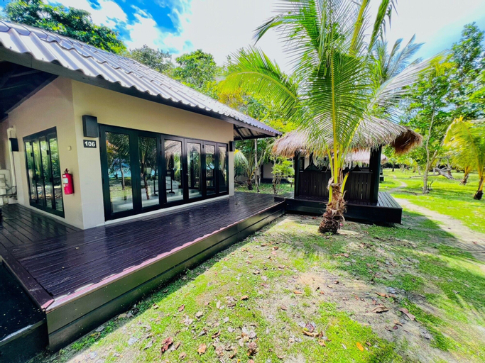Exterior & Views 20