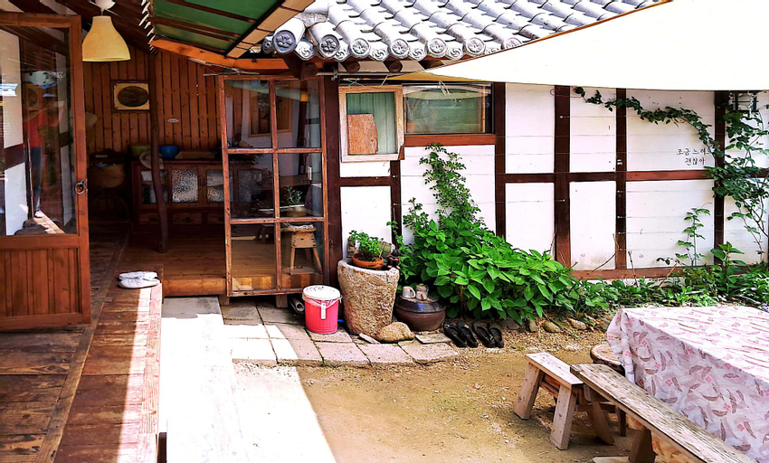 Jamanjae ★ Detached House ★ Only one team, pretty courtyard, spacious and cozy 'Jamanjae', Jeonju