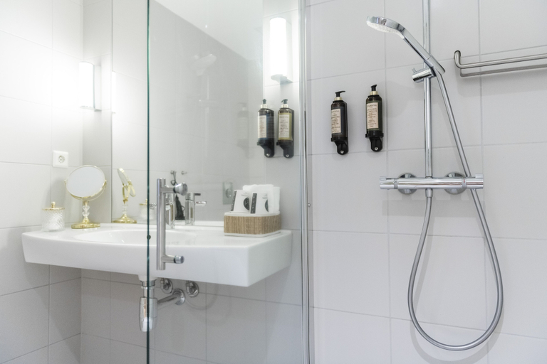 Bathroom 3, Sundvolden Hotel, Hole
