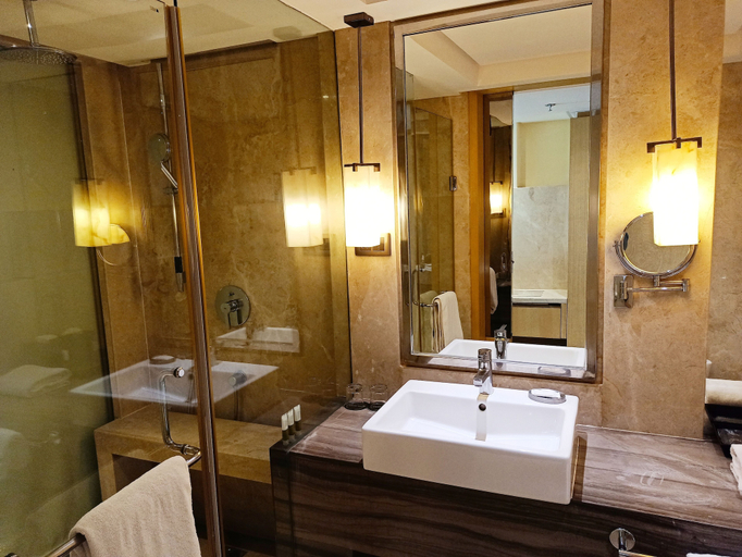 Bathroom 4, Courtyard by Marriott Bilaspur, Bilaspur