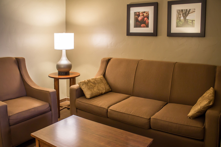 Others 5, Quality Inn Dover, Tuscarawas