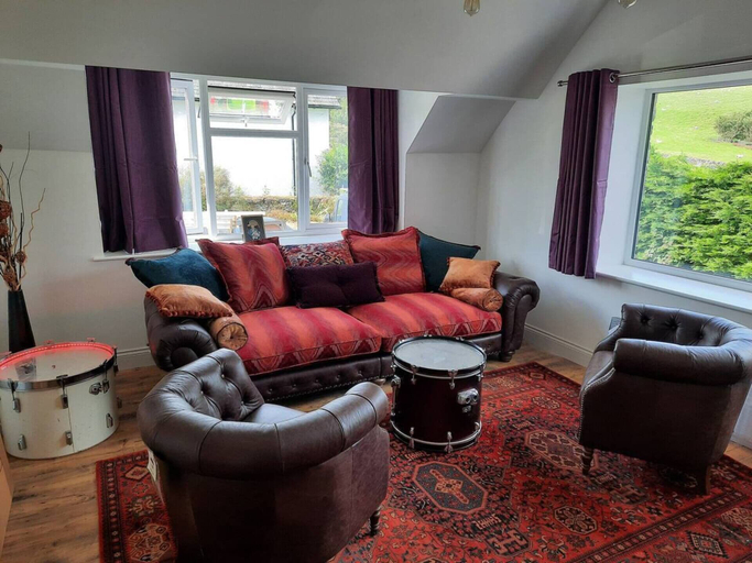 Others 4, 3 Bed Barn - Sleeps up to 6 - Parking - Wifi, Cumbria