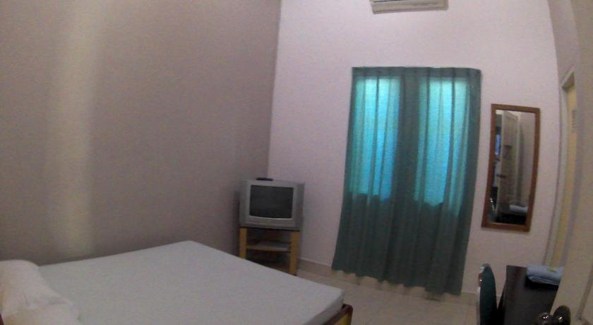 Bedroom 2, Wisma Maharani, Wakatobi