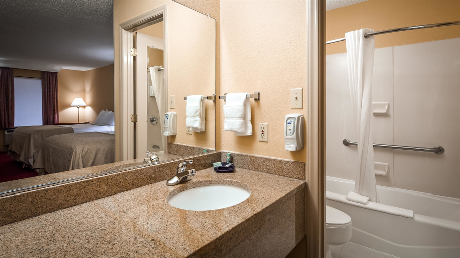 Bathroom 4, Bryson Inn, Surry