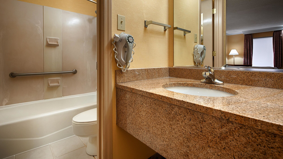 Bathroom 4, Bryson Inn, Surry
