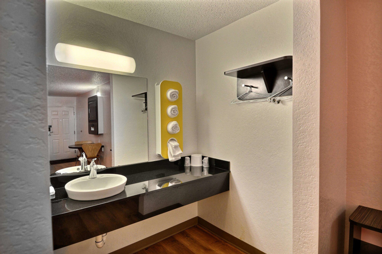 Bathroom 7