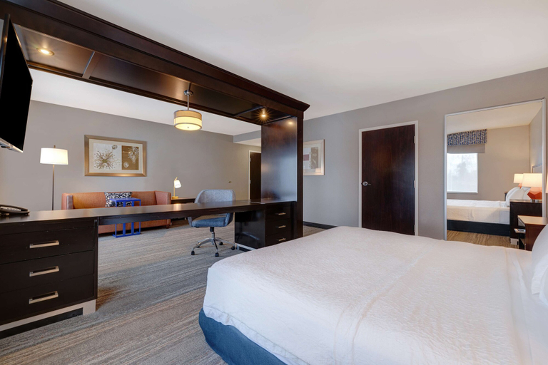 Bedroom 3, Hampton Inn & Suites Seattle/Federal Way, King