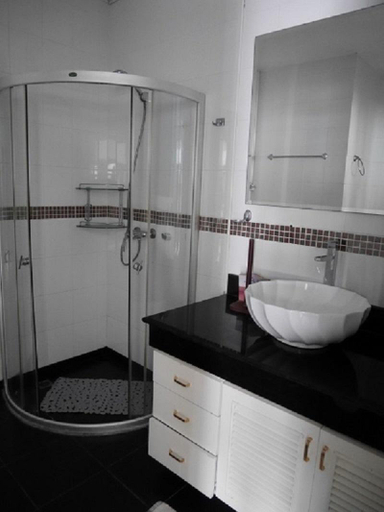 Bathroom 2, Kap Creative 264/8, Klaeng