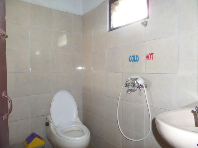 Bathroom 3, Standard Twin Cemara Indah Hotel Bromo, Probolinggo
