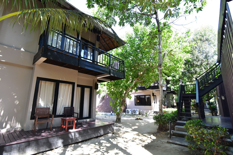 Exterior & Views 17