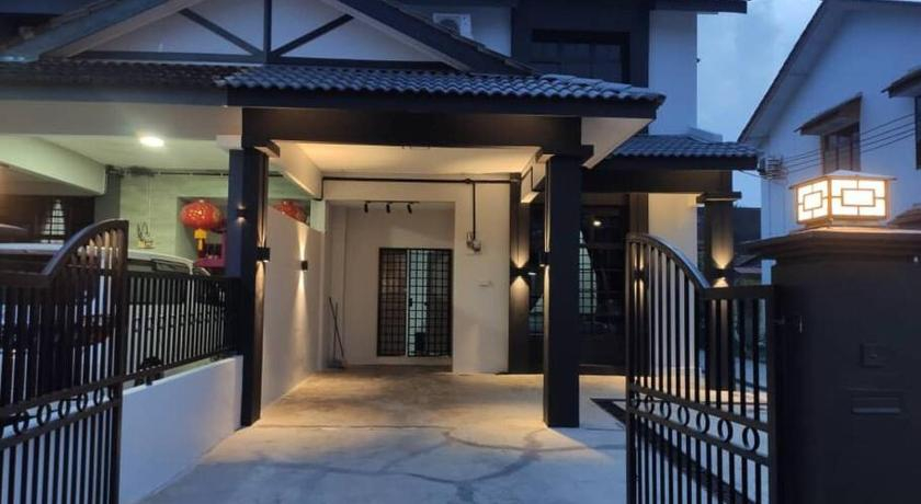 55 homestay 4-bedrooms guesthouse in Bukit Bakri Muar Johor, Muar