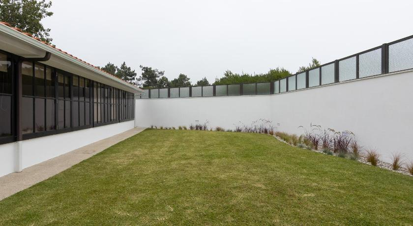4 bedroom Luxury Villa - riverside & beachside, Esposende