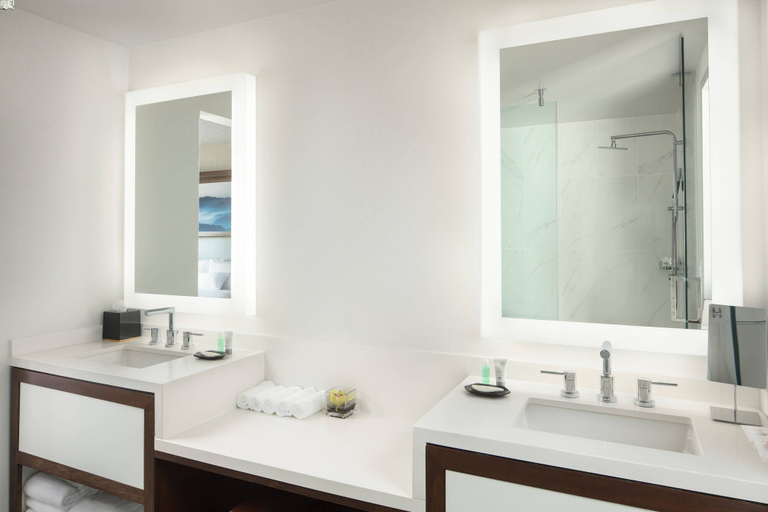 Bathroom 5, The Westin Pasadena, Los Angeles