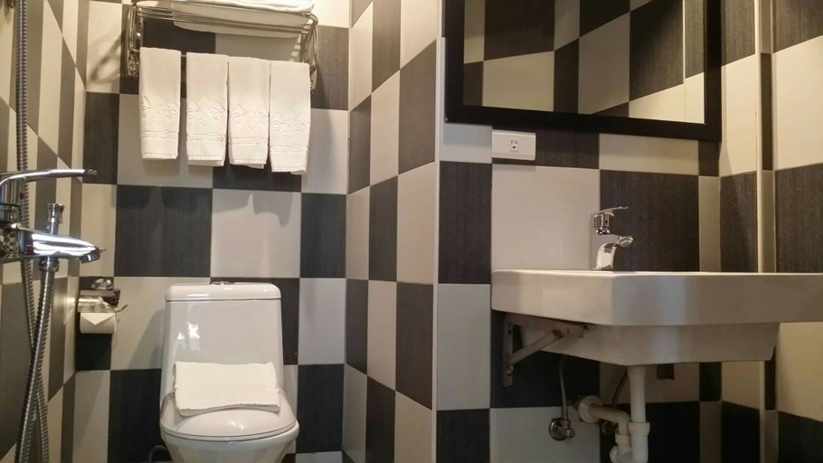 Bathroom 5, R10 Eco Hotel, Kaohsiung