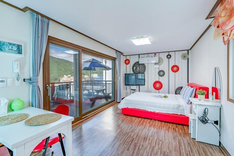 Bedroom 2, Geojedo Blue Beach Pension, Geoje
