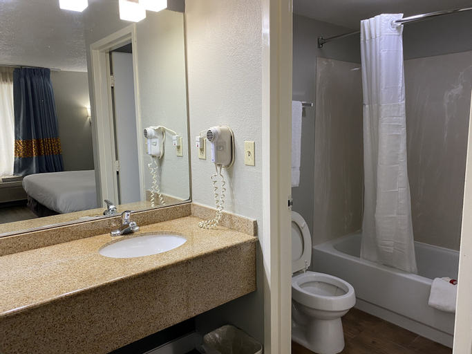 Bathroom 17