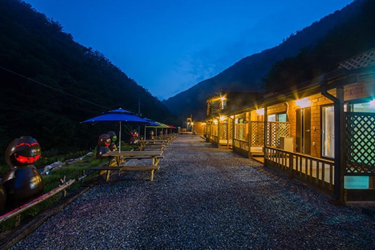 Exterior & Views 1, Jeongseon Firefly Red Clay pension, Jeongseon