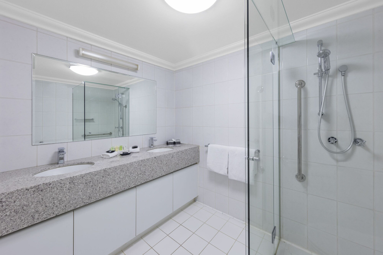 Bathroom 5, Kimberley Gardens Hotel & Serviced Apartments, Melbourne