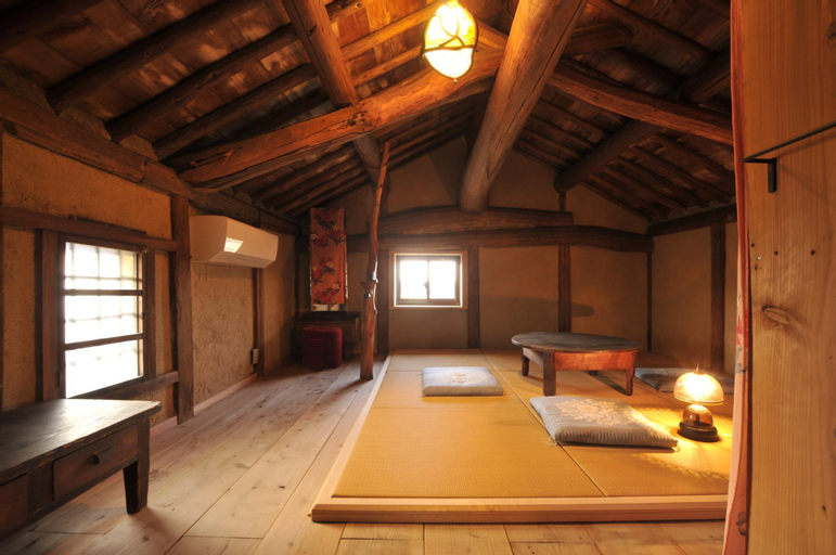 Bedroom 2, Jin Cang Court, Marugame