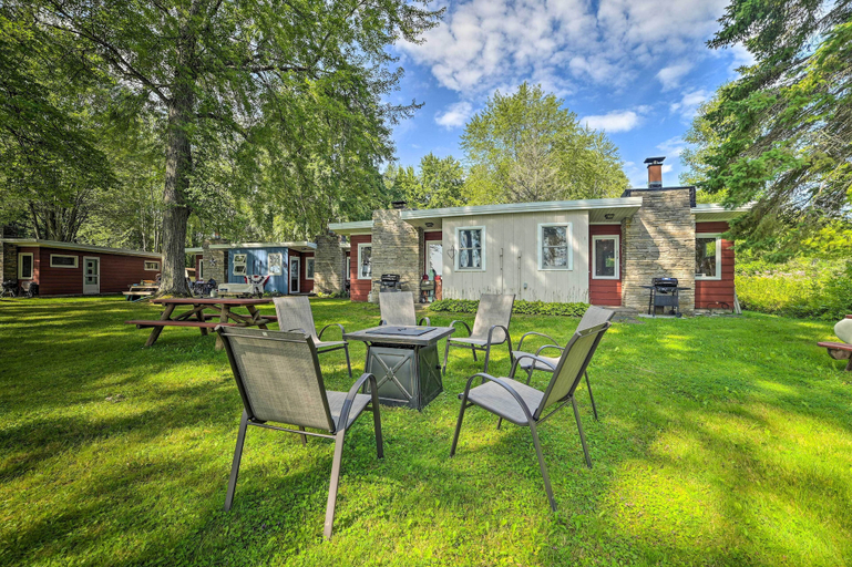 Exterior & Views 2, Comfy Burt Lake Abode - On-site Lake Access!, Cheboygan