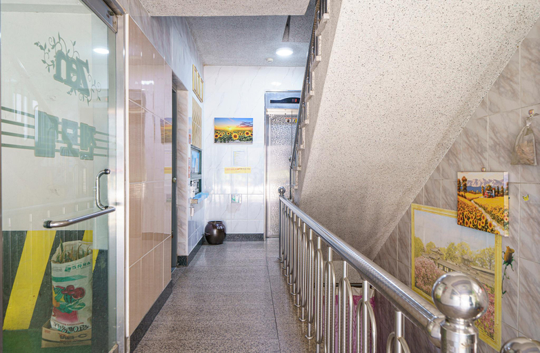 Others 3, Busan Seodong Zen, Dongnae