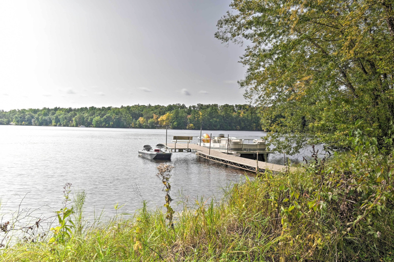 Others 3, Lakefront Cabin w/ Fire Pit, Dock, & Boat Rental, Eau Claire