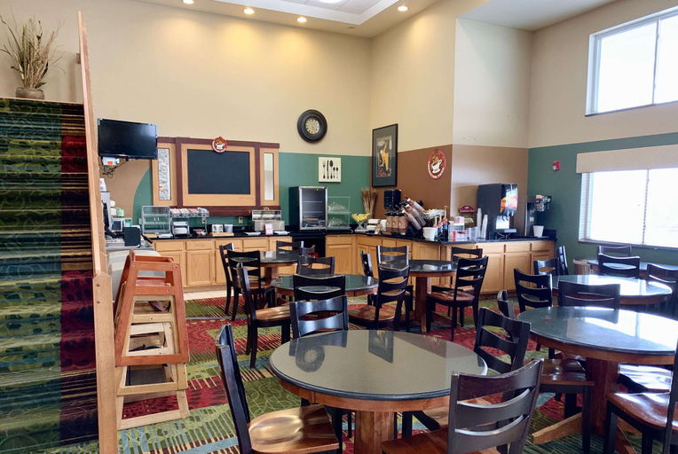 Food & Drinks 5, AmericInn by Wyndham Wausau, Marathon