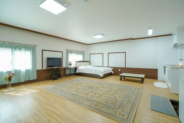 Bedroom, Tongyeong WooriBada Pension, Tongyeong