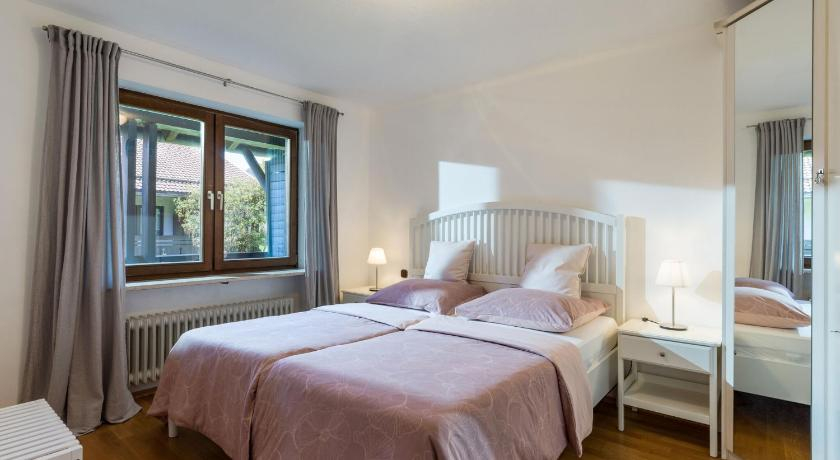 Bedroom 2, Ferienwohnung Panoramablick, Rosenheim