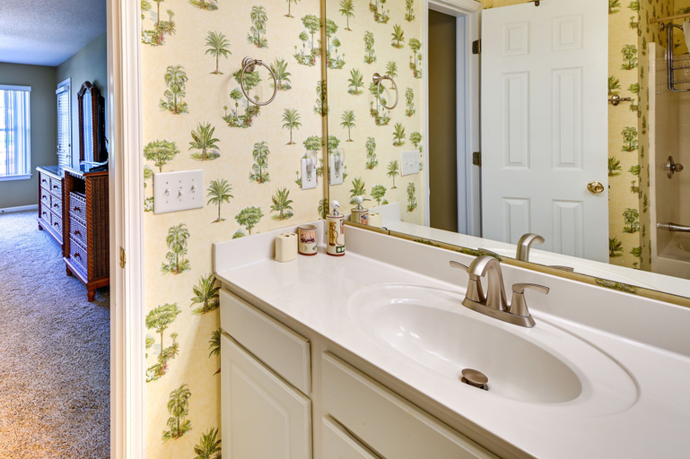 Bathroom 4, Myrtle Beach Condo w/ Pool: Near Golf & Mall!, Horry