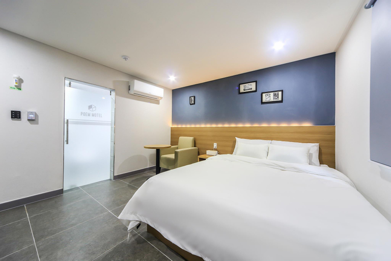 Bedroom 2, Geojedo Gohyeon Poem, Geoje