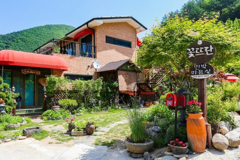 Exterior & Views, Danyang Kkottteuran Pension, Danyang