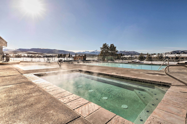 Sport & Beauty 5, Walk to Winter Park Bus From Fraser Condo!, Grand