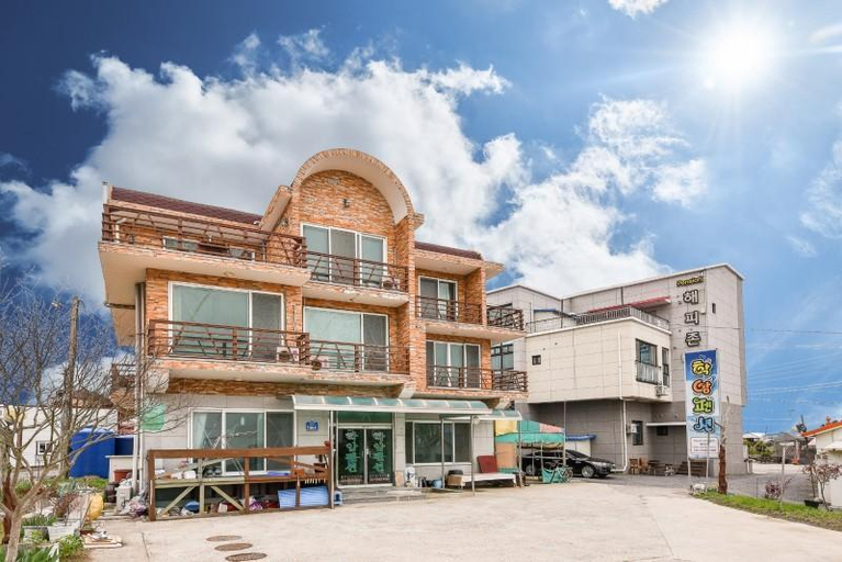 Others 1, Taean Hakampo Hakampo Pension, Taean