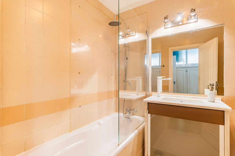Bathroom 4, São Bento Classic, Lisbon