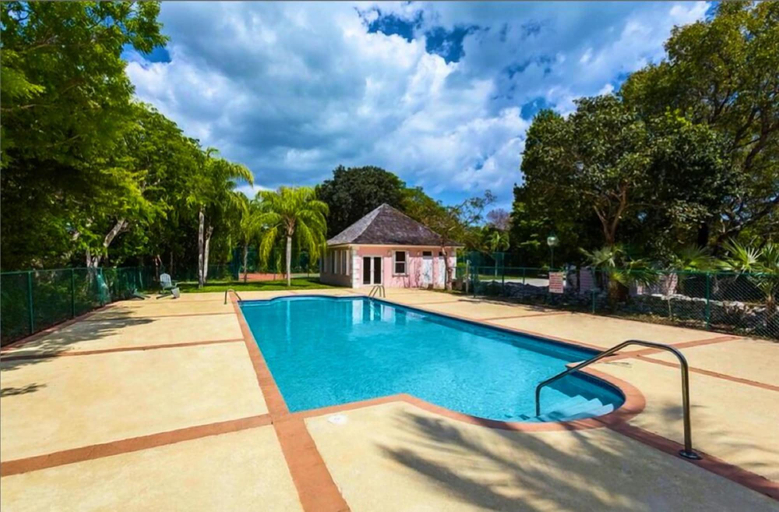 Sport & Beauty, The Blue Inn Villa, 3 Bedroom Vacation Home