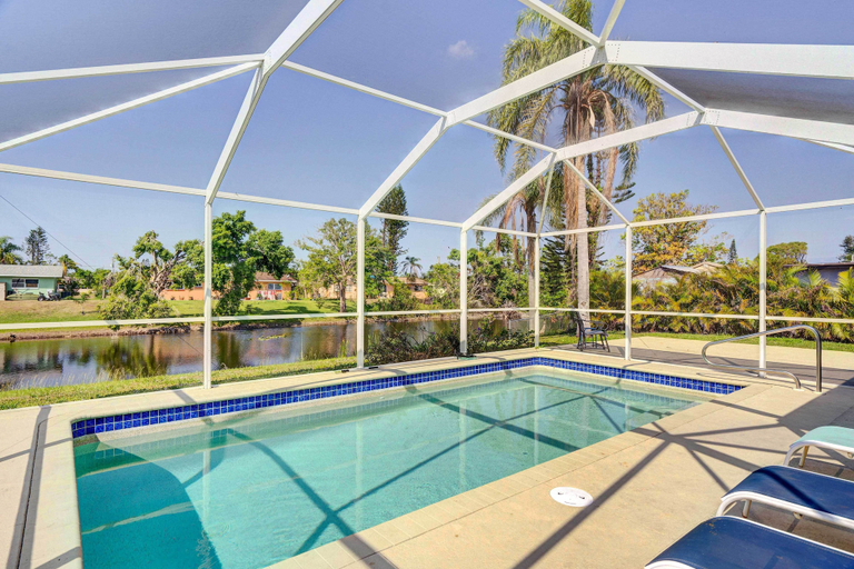 Sport & Beauty 1, Waterfront Cape Coral Home w/ Private Pool!, Lee